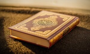 چگونه قرآن بخوانیم - روش صحیح خواندن قرآن