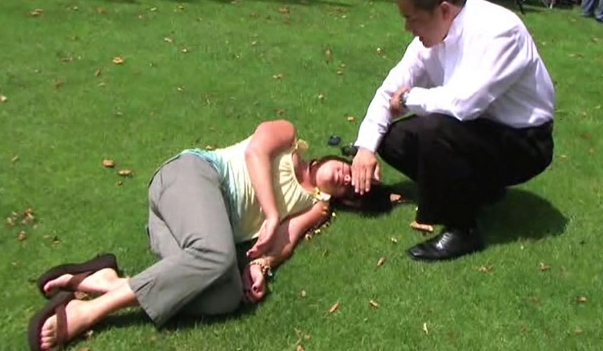 هیپنوتیزم سریع: واقعیت یا دروغ؟ بررسی علمی و کاربردی