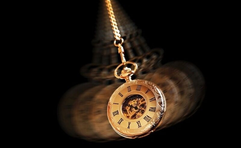 هیپنوتیزم چیست؟ مکانیسم ها, فواید و باورهای غلط